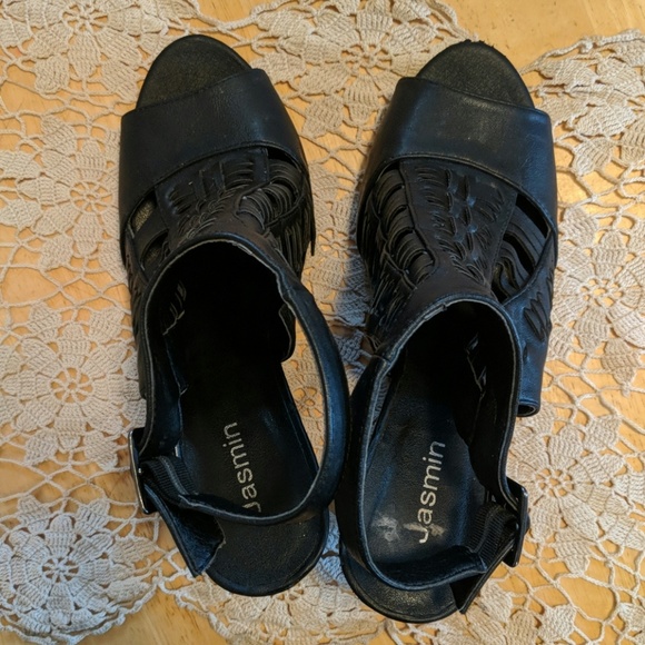 Jasmin Wedges - Picture 5 of 5